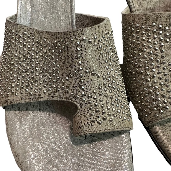 Donald J Pliner Mule Heels Peace Sign Studded Beige Size 9.5 - Picture 3 of 13